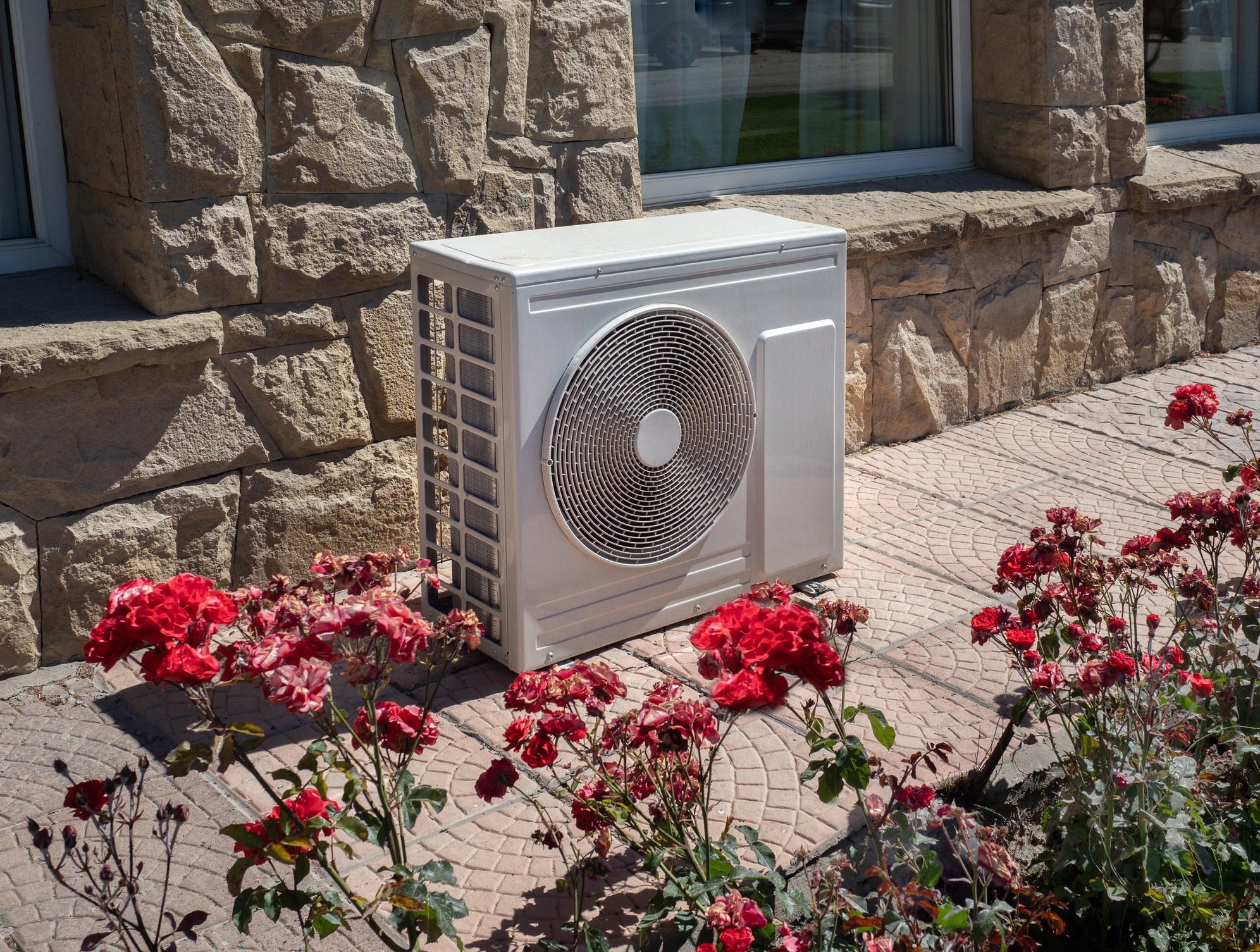Outdoor air conditioning and heat pump unit. Outdoor heat pump as used in houses without central heating or air conditioning that produces cold or hot air